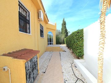 48580charming3bedroomdetachedvillawithspacefo