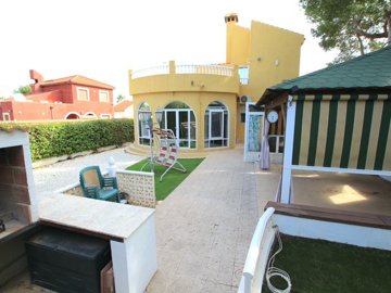 48580charming3bedroomdetachedvillawithspacefo