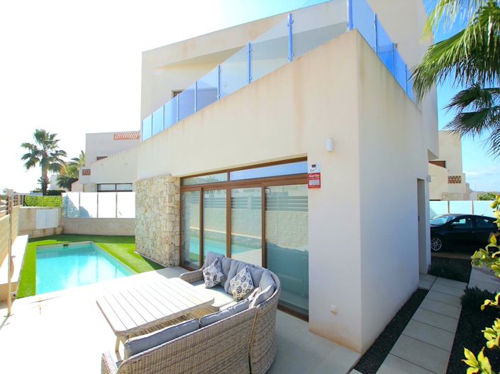 Image No.1-3 Bed Villa for sale