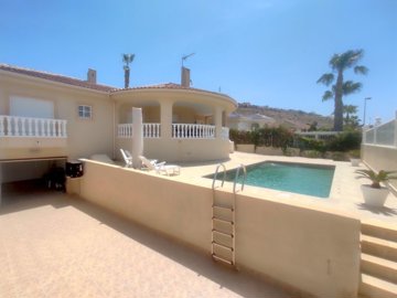 48866large3bedroomdetachedvillawithprivatepoo