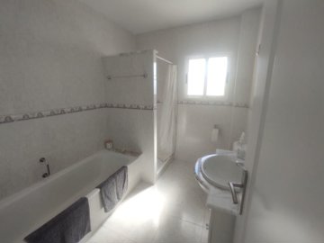 48866large3bedroomdetachedvillawithprivatepoo