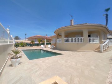 48866large3bedroomdetachedvillawithprivatepoo