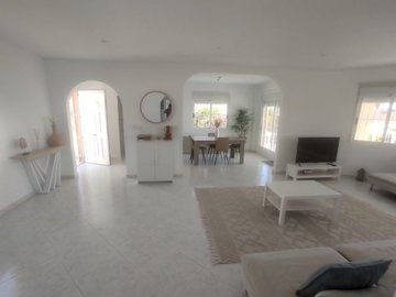 48866large3bedroomdetachedvillawithprivatepoo