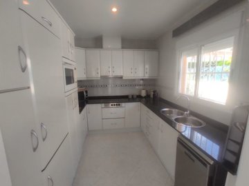 48866large3bedroomdetachedvillawithprivatepoo