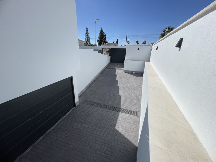 Image No.11-3 Bed Villa for sale