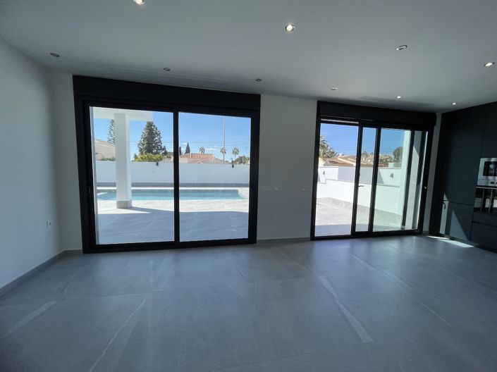 Image No.14-3 Bed Villa for sale