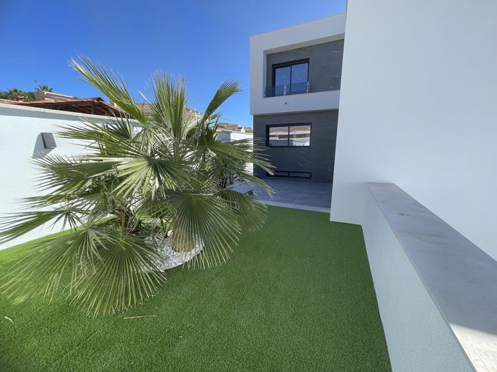 Image No.3-3 Bed Villa for sale