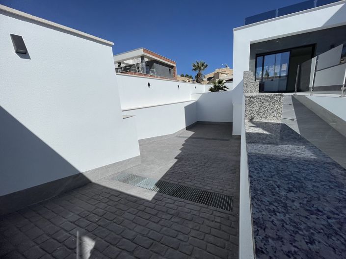 Image No.6-3 Bed Villa for sale