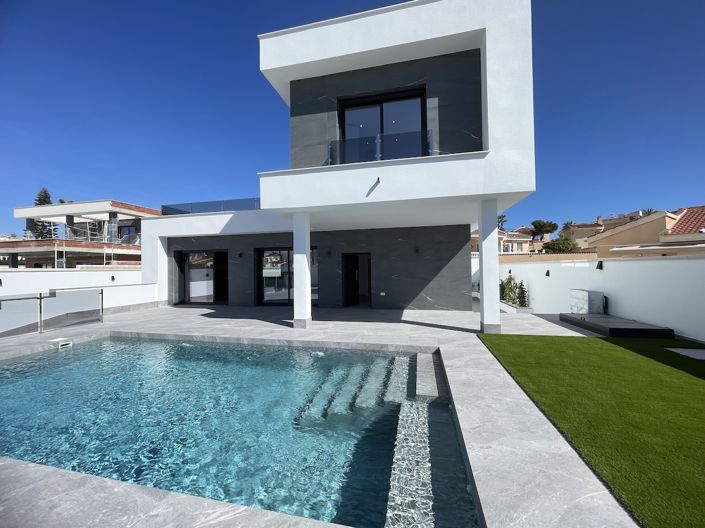 Image No.8-3 Bed Villa for sale