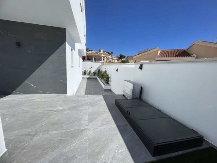 Image No.9-3 Bed Villa for sale