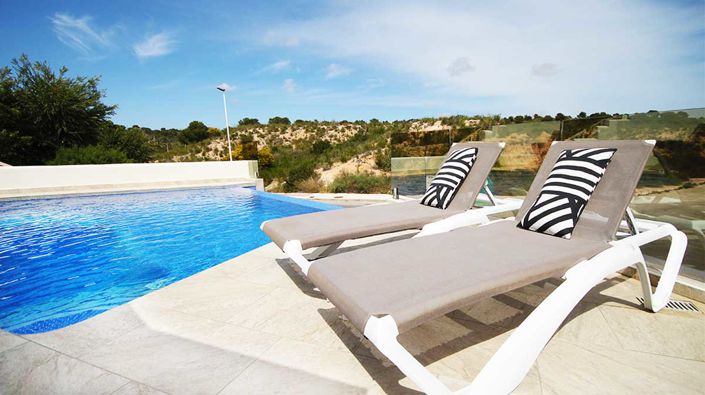 Image No.1-4 Bed Villa for sale