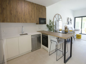 48892stylish2bedroomtopfloorapartmentsvillage