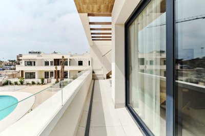 48910topfloorapartments250mfromthebeach230425