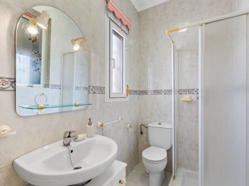 48937semidetachedhousewithprivatepoolinciudad