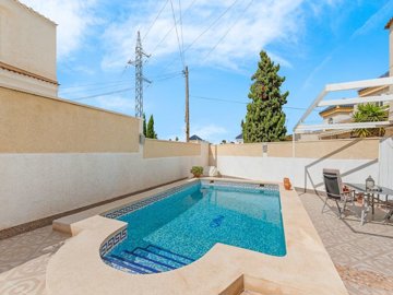 48937semidetachedhousewithprivatepoolinciudad