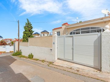 48937semidetachedhousewithprivatepoolinciudad