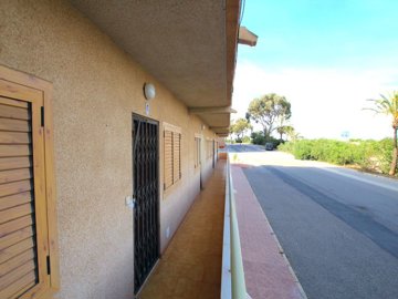 48944charminggroundfloorcoastalapartmentwalki