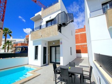 48947luxury3bedroomlakesidevillawithstunningv