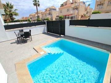 48947luxury3bedroomlakesidevillawithstunningv