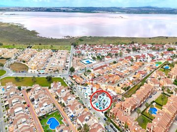 48947luxury3bedroomlakesidevillawithstunningv