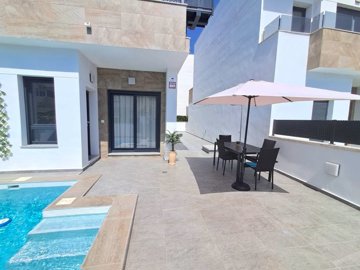 48947luxury3bedroomlakesidevillawithstunningv