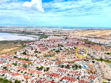 48947luxury3bedroomlakesidevillawithstunningv