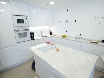 48965luxurysouthfacingattachedvillawithprivat