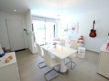 48965luxurysouthfacingattachedvillawithprivat