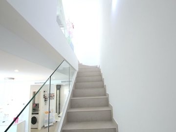 48965luxurysouthfacingattachedvillawithprivat