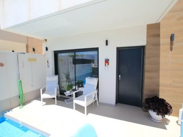 48965luxurysouthfacingattachedvillawithprivat