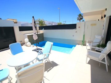 48965luxurysouthfacingattachedvillawithprivat