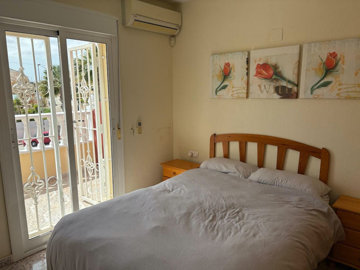 48968wonderful3bedtownhousewithuseof2communal