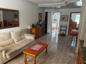 48968wonderful3bedtownhousewithuseof2communal