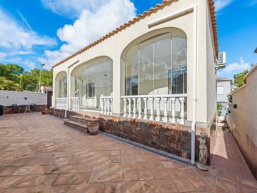 48976sleek3bedroomdetachedvillainlosbalcones2
