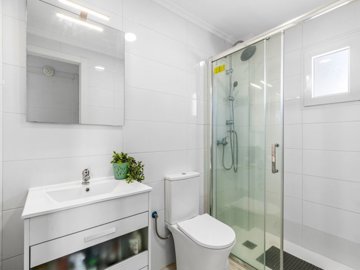 48975cosyonebedroomcoastalapartmentwithseavie