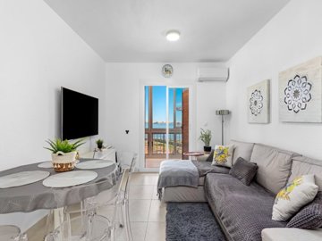 48975cosyonebedroomcoastalapartmentwithseavie