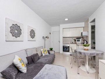 48975cosyonebedroomcoastalapartmentwithseavie