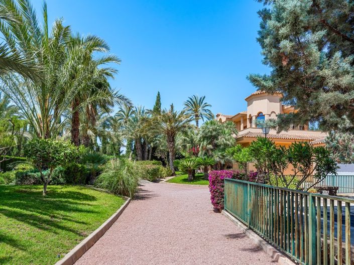 Image No.10-5 Bed Villa for sale