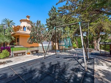 48973fabulousfivebedroomfamilyhomeluxurylivin