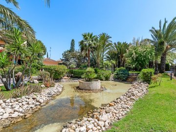 48973fabulousfivebedroomfamilyhomeluxurylivin