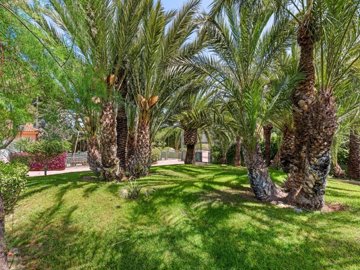 48973fabulousfivebedroomfamilyhomeluxurylivin