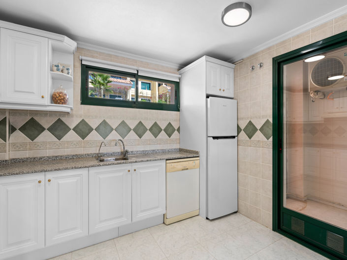 Image No.20-2 Bed Apartment for sale