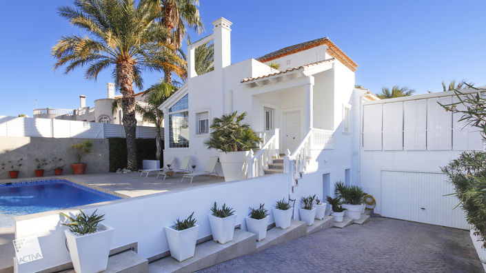 Image No.1-5 Bed Villa for sale