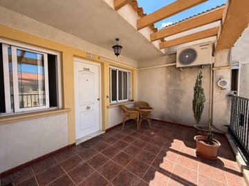 48995charmingtopfloorapartmentwithprivatesola