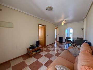 48995charmingtopfloorapartmentwithprivatesola