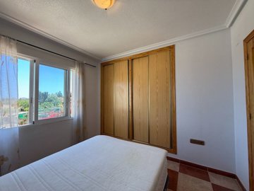 48995charmingtopfloorapartmentwithprivatesola