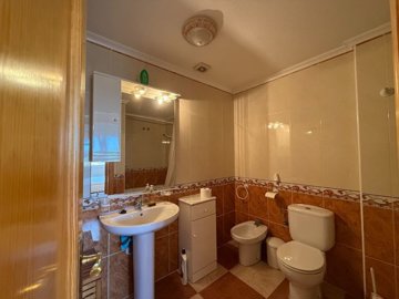 48995charmingtopfloorapartmentwithprivatesola