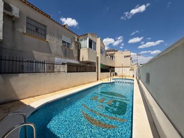 48995charmingtopfloorapartmentwithprivatesola