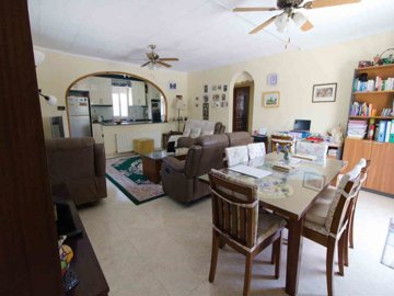 48999charming3bedroomlakesidevillawithaprivat