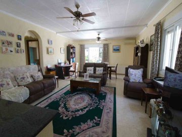 48999charming3bedroomlakesidevillawithaprivat